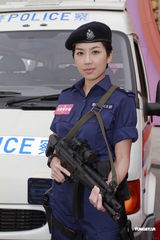 组图：《女警爱作战》开机谢天华扮记者拍照