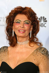 高清组图：金球奖后台 索菲娅-罗兰high劲十足