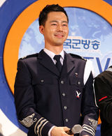 高清图：韩国演艺士兵演唱会 KARA和f(x)到场助兴