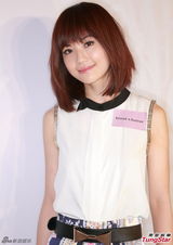 组图：阿娇(钟欣桐)长裙优雅 蔡卓妍清凉秀美腿