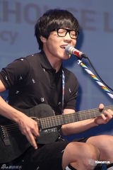 组图：鬼才卢广仲7月再度搞怪开唱 发行限量套票 