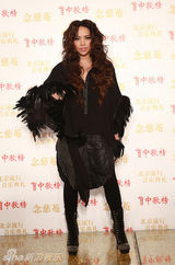 组图：中歌榜红毯群星盛装出席