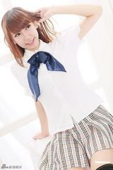 组图：陈冠希亲密照女主角谢芷蕙学生装现身  