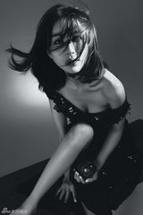 组图：李菲儿黑白大片化身夏娃性感魅惑