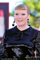 组图：《呼啸山庄》威尼斯首映 影片主创齐聚