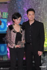 高清图：李嘉欣为儿子JAYDEN开百日宴