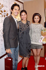 幻灯图：贝安琪为母亲庆生 汪诗诗汪圆圆道贺 