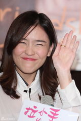 组图：泰国偶像宣传同志电影 Aom甜美外型Tina酷帅