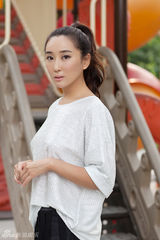 组图：杜若溪帅性写真清新靓丽 白T黑裙唯美纯净