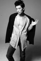 组图：张峻宁杂志时尚写真 尽显前卫先锋气质
