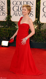 高清图：伊迪-凡尔克红色长裙演绎知性女神