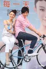 组图：范玮琪任保养品代言 力挺大S设计非抄袭