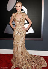 高清图：格莱美红毯泰勒-斯威夫特亮相俏丽可人