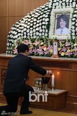 组图：已故崔真实前夫赵成珉上吊自杀 灵堂曝光