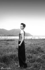 组图：歌洋全新黑白写真曝光 回归自然凸显时尚气息