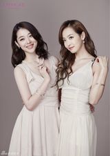 组图：f(x)拍写真淑女范儿十足展甜美笑容