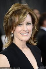 组图：迪士尼ABC电视集团总裁安妮深V黑裙优雅