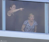 组图：麦当娜带小男友与全家人共度感恩节