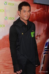 组图：古天乐代言游戏挥剑闯关 望周董体谅狗仔