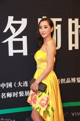 组图：杜晓婷亮相活动红唇诱惑 娇艳迷人受追捧