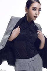 组图：曹阳中性熟女魅力写真大玩职场诱惑