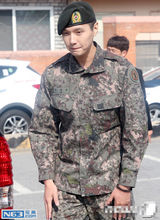 组图：池贤宇退伍变钢牙哥 女友未现身盼快复出