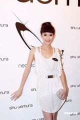 幻灯图：李彩桦渴望结婚生子 JessicaC金发造型抢眼 