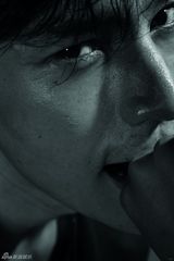 组图：陈坤黑白大片演绎复古时尚 型男本质尽显