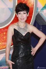 组图：黎芷珊黑裙优雅 牵手王祖蓝喜感十足