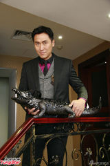 组图：古天乐马德钟设计艺术品 林建名家族总动员