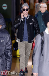 组图：众星结束金唱片返韩 具荷拉素颜SJ裹冬衣