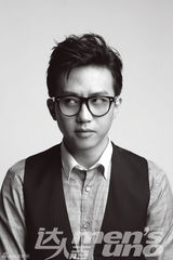 幻灯图：邓超登封面鬼马搞怪 事业开花势不可挡