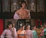 组图：男星妖娆上演女装诱惑 哪个最雷人？