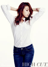 组图：韩团SISTAR登杂志封面 牛仔装秋意十足