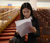 组图：2014两会美女记者众生态 美貌智慧并存