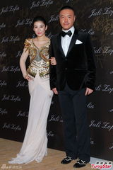 组图：刘嘉玲指王菲心情好 与李亚鹏仍是好友