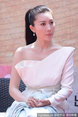 组图：章子怡嫂子殷旭复出拍穿越剧造型干练