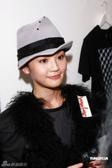 幻灯图集：阿Sa戴时尚礼帽 关心妍喝中药准备生子 