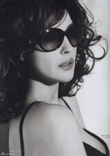 组图：莫妮卡-贝鲁奇登《ELLE》封面 烈焰红唇