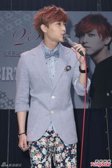 组图：JPM王子撇绯闻女友杨丞琳提前庆生