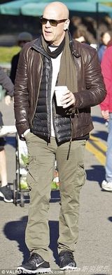 组图：布鲁斯-威利斯娇妻怀孕 58岁硬汉再当爹