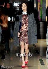 组图：严泰雄大婚众星道贺 李孝利戒指惹眼