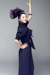 组图：李欣烨黑衣写真大片青春魅力