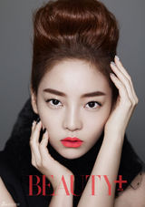 高清组图：KARA成员具荷拉秀酥胸性感霸气