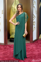 组图：86届奥斯卡红毯春风荡漾 女星争艳出高招