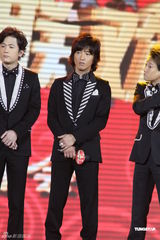 组图：木村拓哉率SMAP唐装拜年 录制东方卫视春晚