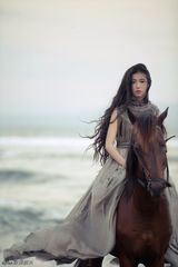 组图：张辛苑写真清逸出尘 做以梦为马的人