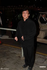 组图：众好友拜祭邓光荣灵堂 洪金宝成龙谢贤等出席