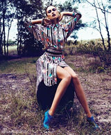 组图：欧嘉-柯瑞兰蔻另类妆容登杂志扮酷