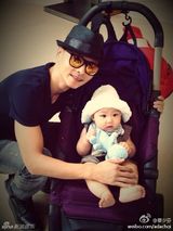 组图：蔡少芬与两爱女庆生 珍惜与张晋十年感情